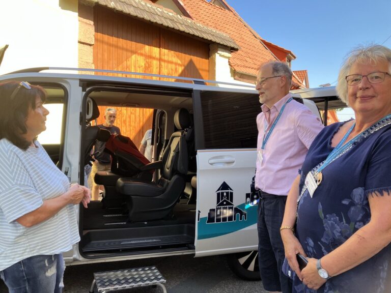 Informieren und Probesitzen – Vorstellung Seniorenbus in Ungstein