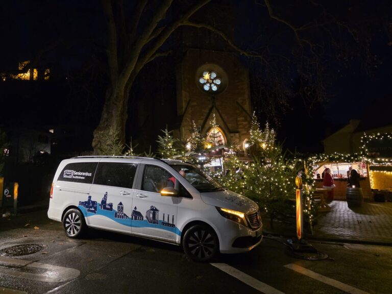 Wir transportieren auch den Nikolaus zum Grethener Adventsmarkt